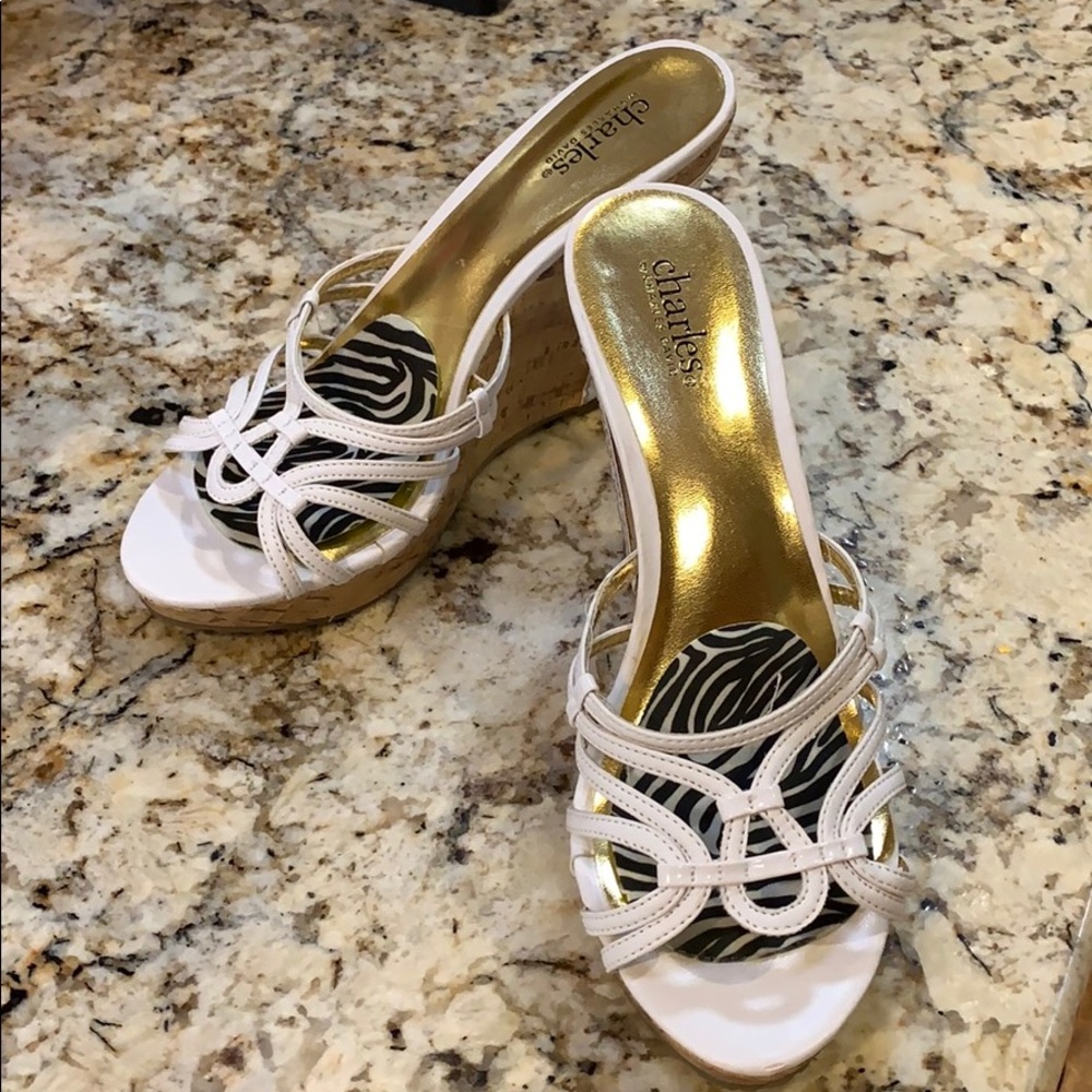 Charles David Wedge size 8